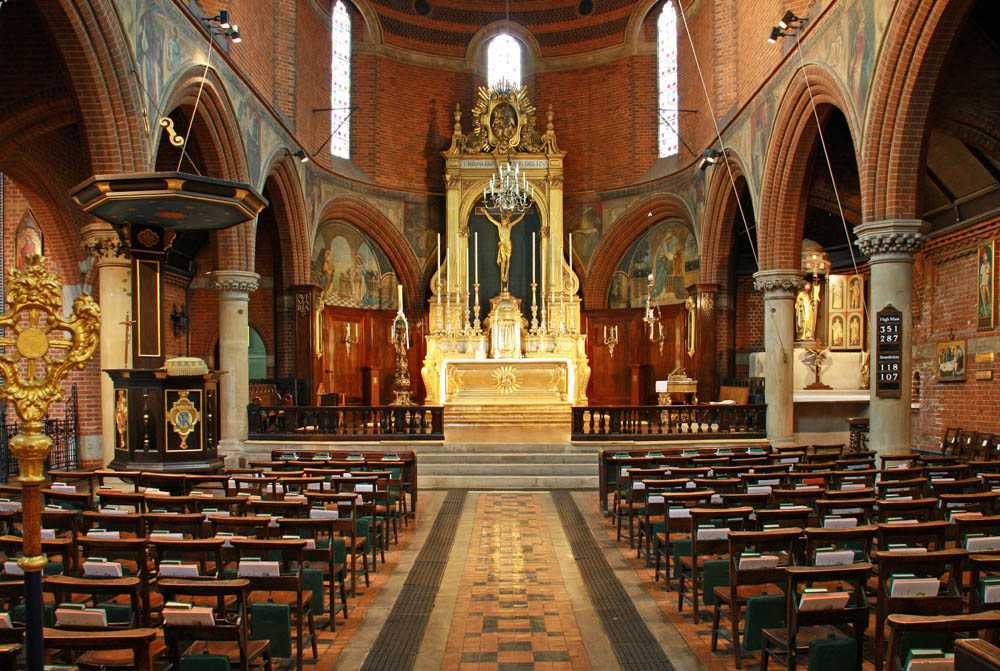 St_Mary,_Bourne_Street,_London_SW1_-_East_end_-_geograph.org.uk_-_1874722